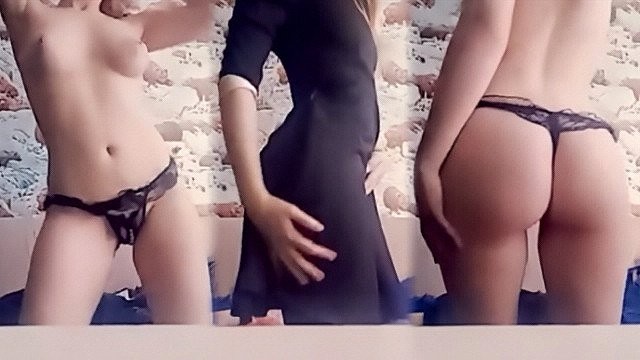 Sweetie Fox 的第一个视频 – 18 岁脱衣舞